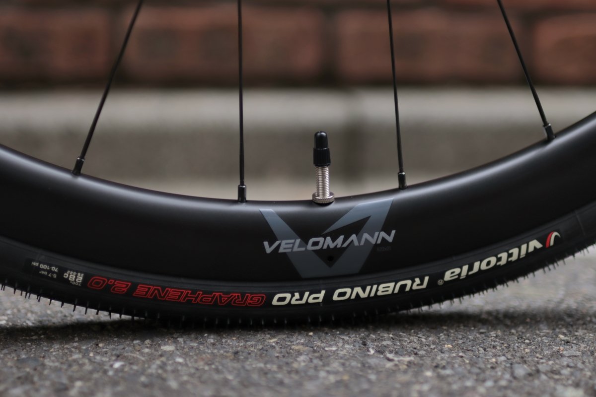 BIANCHI】まだこんなお買い得品が！カーボンホイール付き完成車が驚き