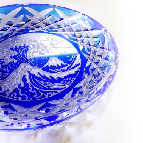 江戸切子 富嶽三十六景「神奈川沖波裏」に福菱 飾皿 ルリ ｜江戸切子